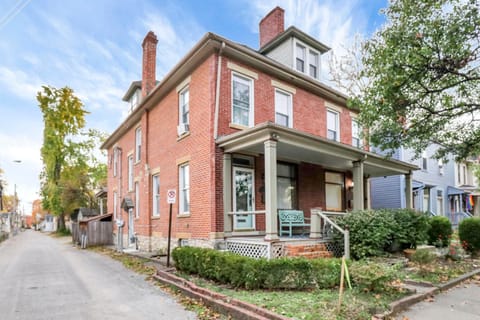The Village Townhouse - 5 BR House in Ohio