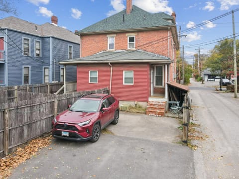 The Village Townhouse - 5 BR House in Ohio