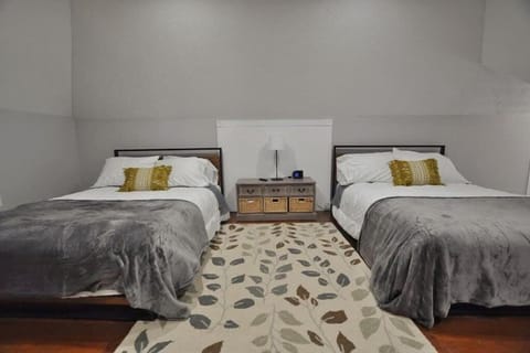 Housepitality - Franklinton Farmhouse- 4 Bedrooms House in Franklinton