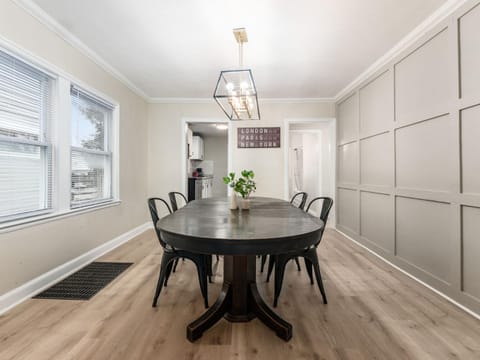 Stay in the Palazzo in OSU! 10 BEDS! House in Ohio