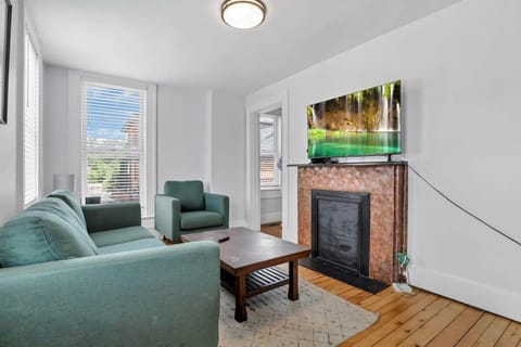 Housepitality - The Marienplatz - Free Parking House in German Village