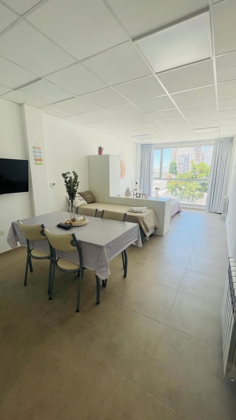 TV and multimedia, Photo of the whole room, Dining area, City view