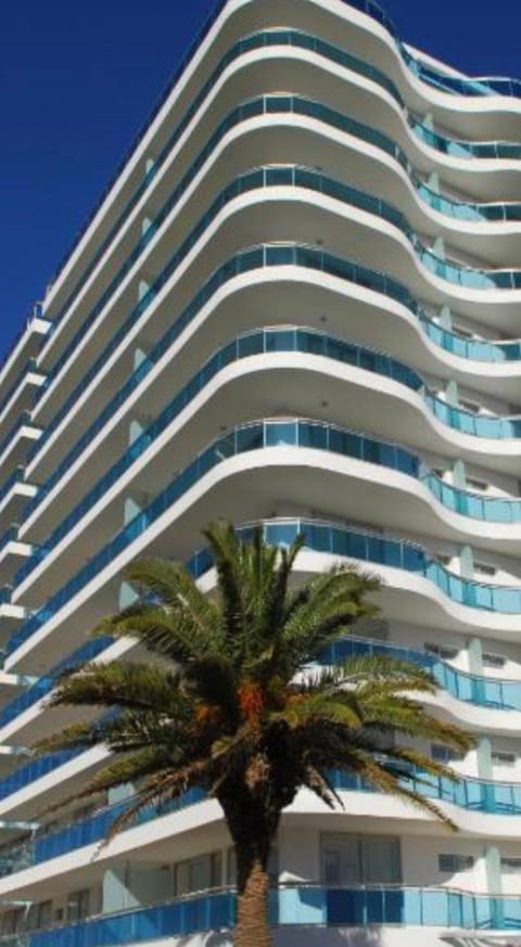 Property building, Day, Balcony/Terrace