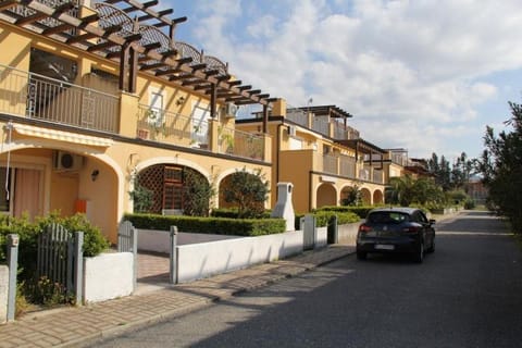 Property building, Neighbourhood, Parking