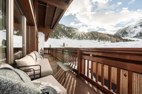 Natural landscape, Winter, Balcony/Terrace, Seating area, Mountain view