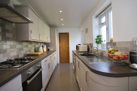 Luxury House Near City Center Hospital &Superstore Apartment in Carlisle