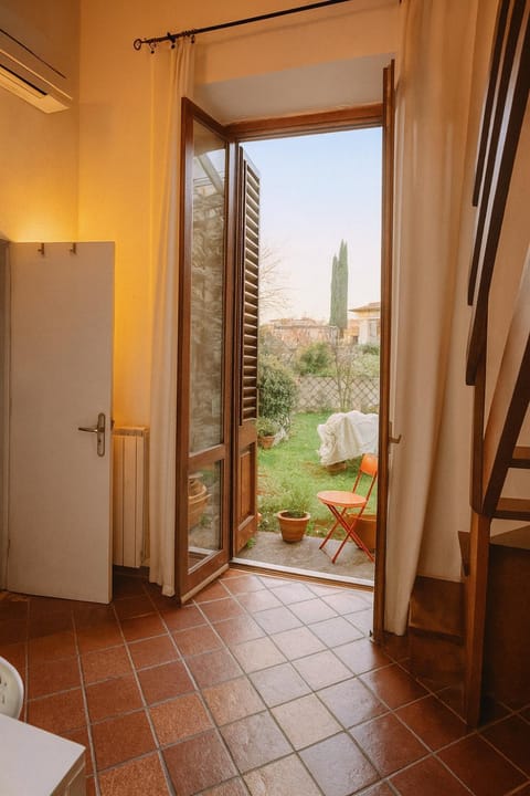 Loft azalea garden WiFi air conditioning Apartment in Florence