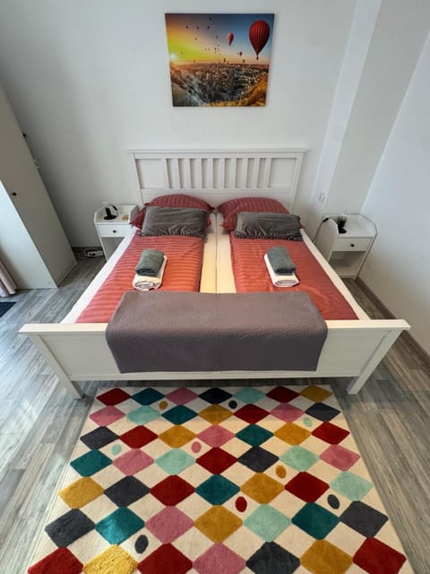 Bed, Balcony/Terrace, Balcony/Terrace, Photo of the whole room, Bedroom, towels, towels