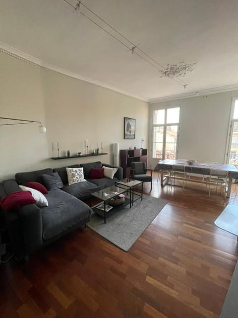 La Perle de Toulon, grand appartement tout confort, idéalement situé Apartment in Toulon