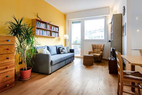 Library, Living room, Seating area