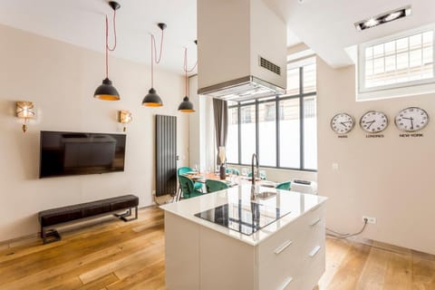 Design et confort near Champs Elysees Apartment in Paris