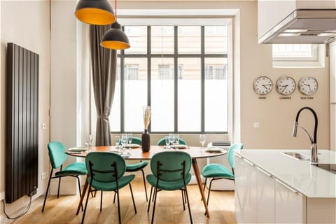 Design et confort near Champs Elysees Apartment in Paris