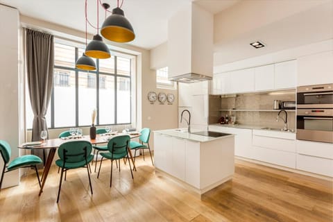 Design et confort near Champs Elysees Apartment in Paris