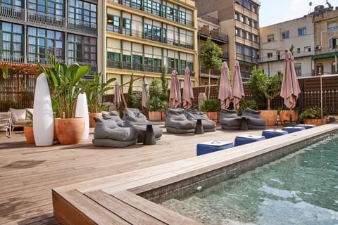 Patio, Day, Solarium, Swimming pool, sunbed