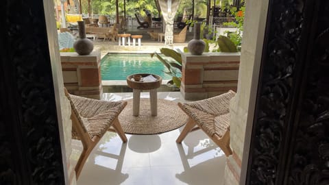 Patio, Day, Garden, Balcony/Terrace, Decorative detail, Seating area, Garden view, Pool view, Swimming pool