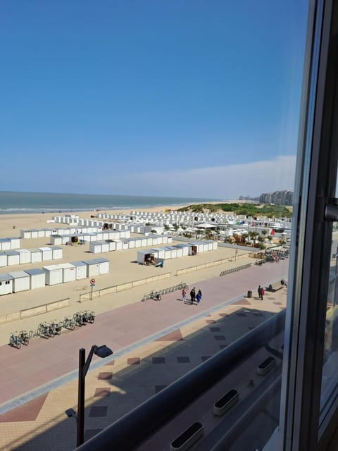 Appartement zeedijk Heist met garage Apartment in Knokke-Heist