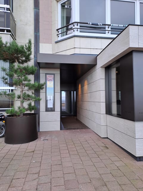 Appartement zeedijk Heist met garage Apartment in Knokke-Heist