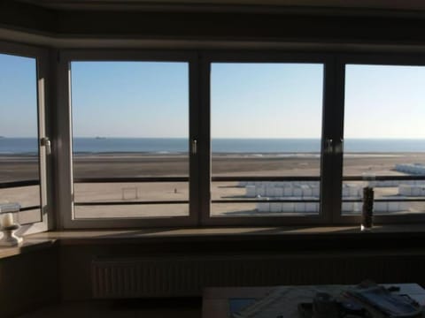 Appartement zeedijk Heist met garage Apartment in Knokke-Heist