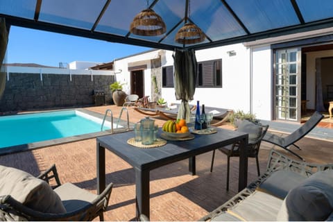 BBQ facilities, Garden, Balcony/Terrace, Swimming pool, Swimming pool, Drinks