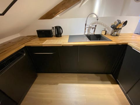 Coffee/tea facilities, Kitchen or kitchenette