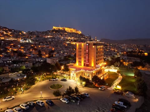 Night, Natural landscape, Bird's eye view, City view, Mountain view, Location, Parking