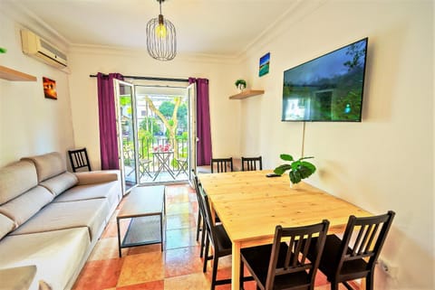 TV and multimedia, Balcony/Terrace, Living room, Seating area, Dining area, air conditioner