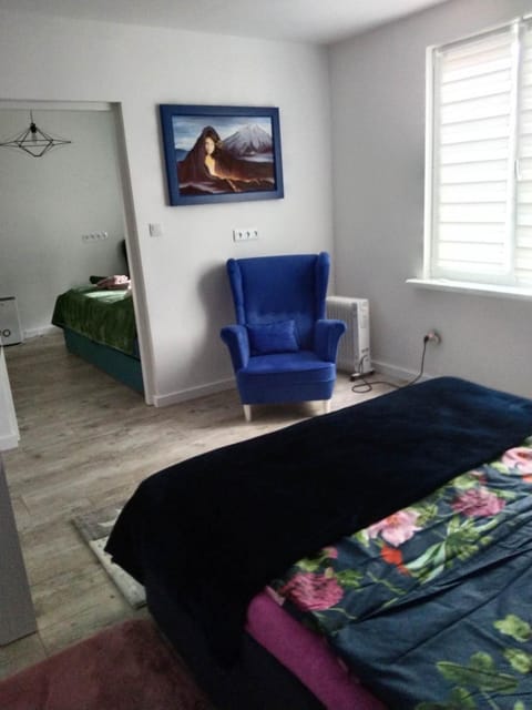 Photo of the whole room, Seating area, Bedroom