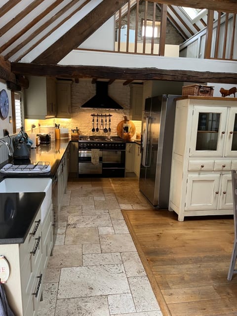 3 BEDROOM 5* BARN CONVERSION COTSWOLDS House in West Oxfordshire District