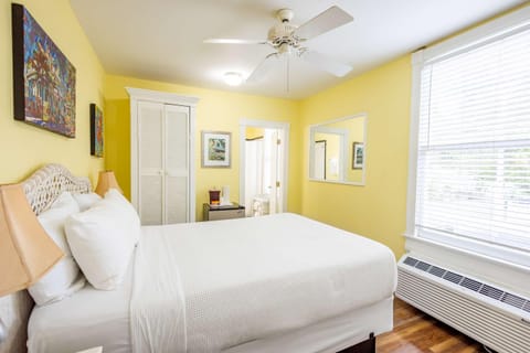 Classic Queen - Curry Mansion with Heated Pool Inn in Key West