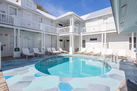 Classic Queen - Curry Mansion with Heated Pool Inn in Key West