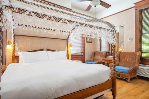 Deluxe King - Curry Mansion with Pool! Inn in Key West