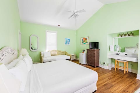 Deluxe King - Curry Mansion with Pool! Inn in Key West