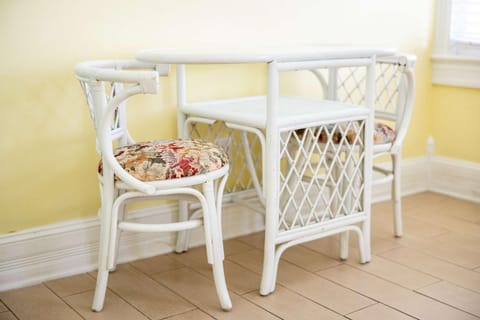 Deluxe Queen at the Curry Mansion - Parking & Heated Pool! Inn in Key West