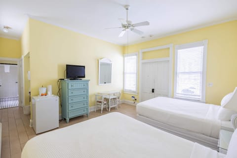 Deluxe Queen at the Curry Mansion - Parking & Heated Pool! Inn in Key West