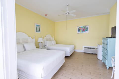 Deluxe Queen at the Curry Mansion - Parking & Heated Pool! Inn in Key West