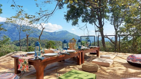 Natural landscape, View (from property/room), Balcony/Terrace, Dining area, Mountain view