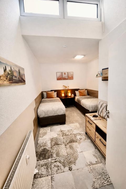 2 Room Galerie Einliegerwohnung in Rheinstetten, Messe Nähe, Rollstuhlfahrer geeignet Apartment in Karlsruhe