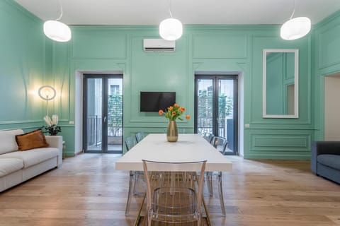 TV and multimedia, Living room, Dining area