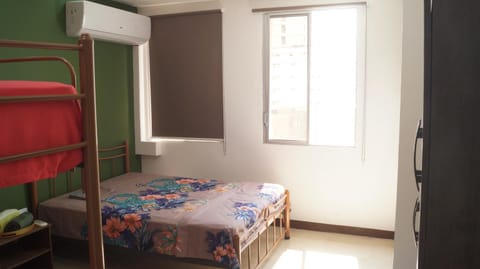 Bedroom, bunk bed