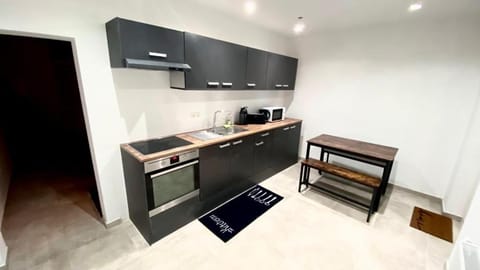 Maison proche du centre ville de la gare l aéroport de Charleroi House in Charleroi