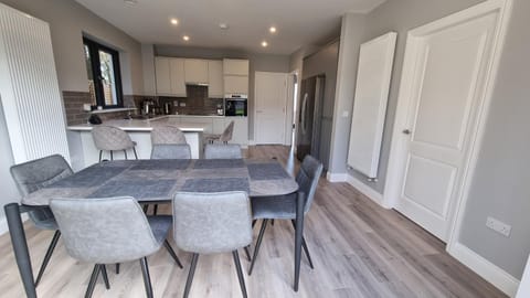 Dining area, kitchen
