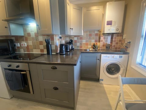 Coffee/tea facilities, Kitchen or kitchenette, microwave, oven, toaster, washing machine