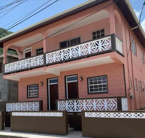 Property building, Day, Balcony/Terrace