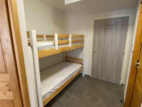 Appartement contemporain et lumineux avec parking, animaux admis - FR-1-693-84 Apartment in Châtel