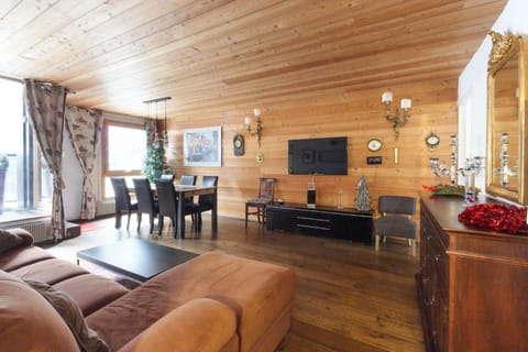 Communal lounge/ TV room, Living room