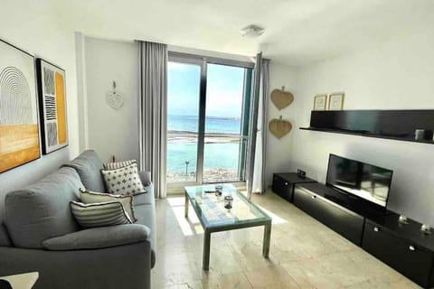 Natural landscape, TV and multimedia, Living room, Seating area, Sea view