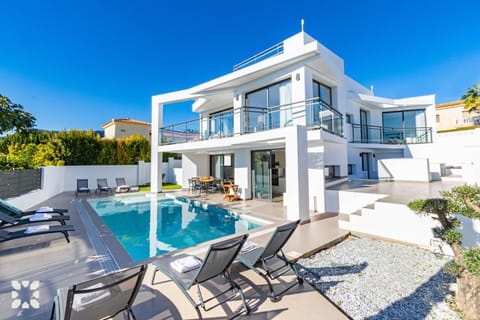 Property building, Patio, Day, View (from property/room), Balcony/Terrace, Pool view, Swimming pool, sunbed