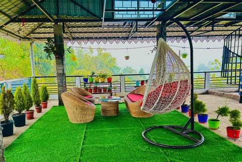Spring, Day, Garden, View (from property/room), Balcony/Terrace, Seating area, Garden view