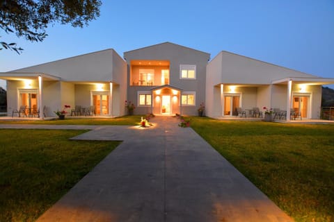 Property building, Facade/entrance, Night