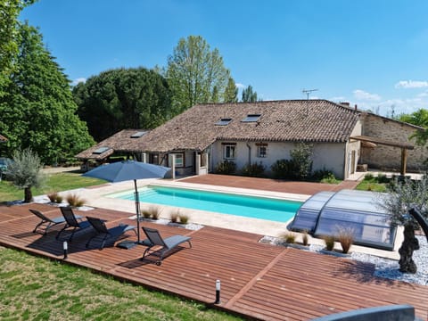 Pool view, Swimming pool, sunbed